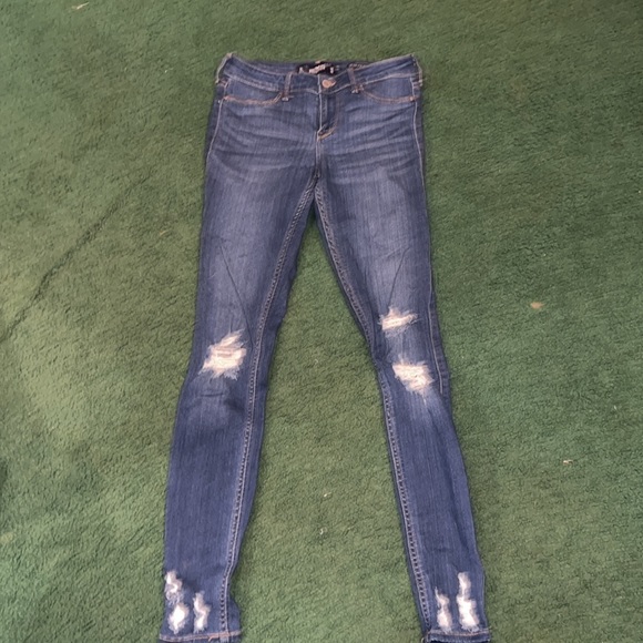❌SOLD ON MERC Hollister jeans - Picture 2 of 4
